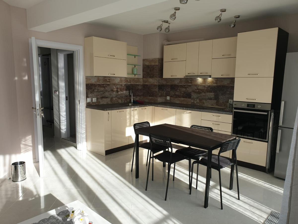 Two-Bedroom Apartment 5, 15 Tsani Ginchev, Varna, Bulgaria Exteriör bild