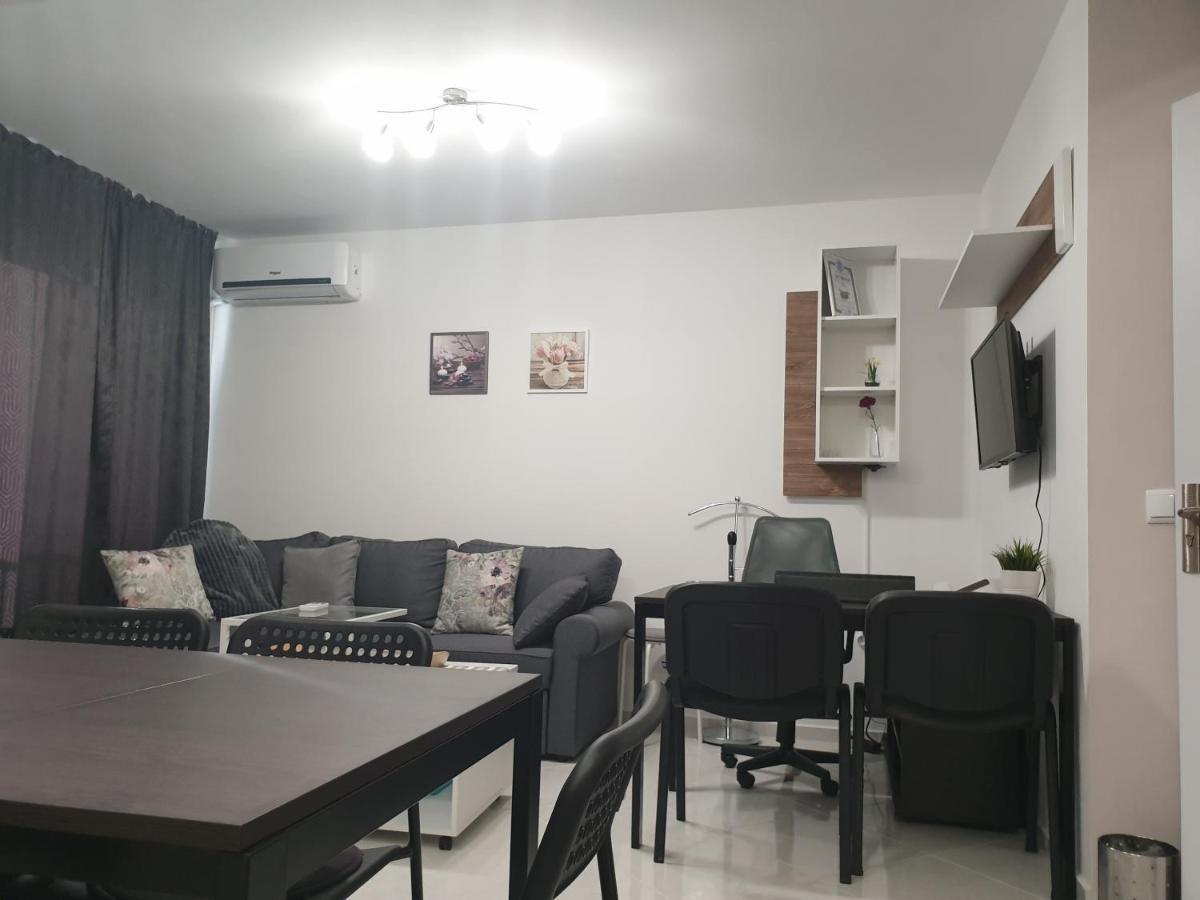 Two-Bedroom Apartment 5, 15 Tsani Ginchev, Varna, Bulgaria Exteriör bild